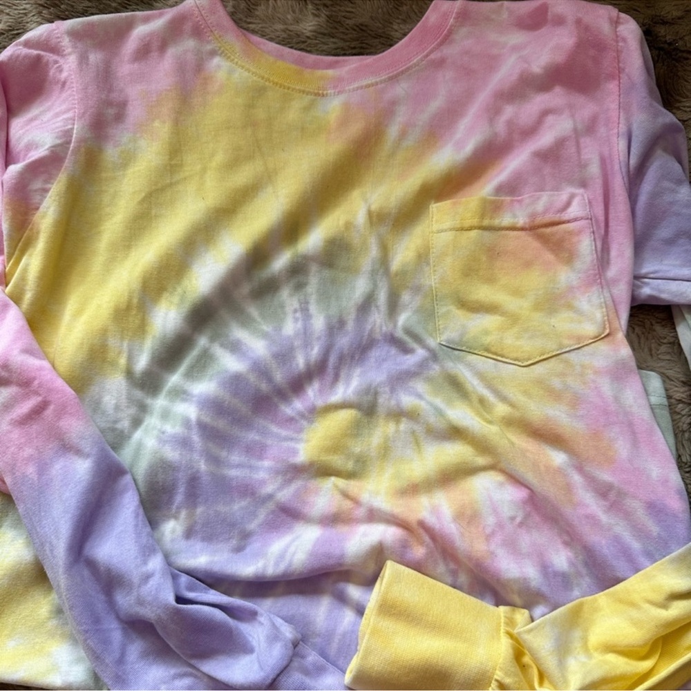 Medium Tie-Dye Pocket Long Sleeve Shirt
